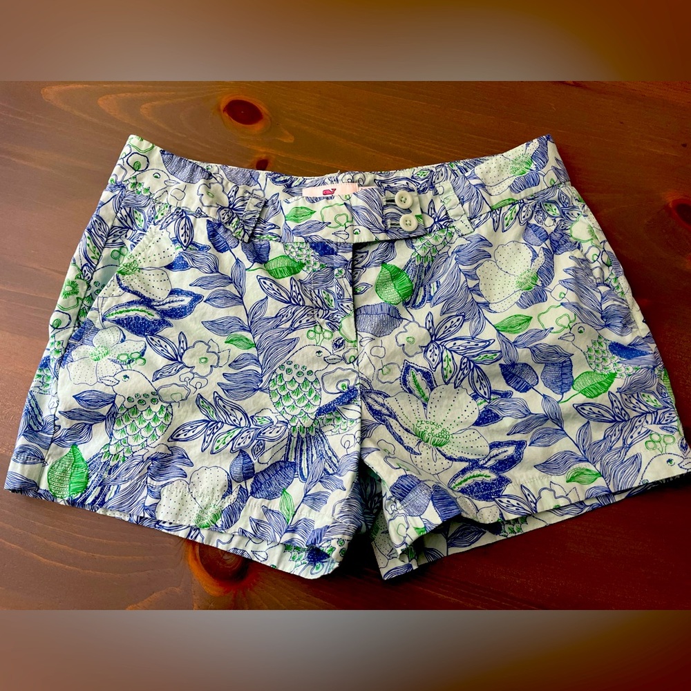 Women’s Vineyard Vines shorts size 2